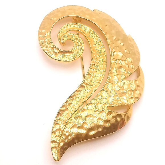 Vintage Brooch Hammered Curled Leaf Feather Design Gold Plated Metal Pin 3" - Picture 1 of 10